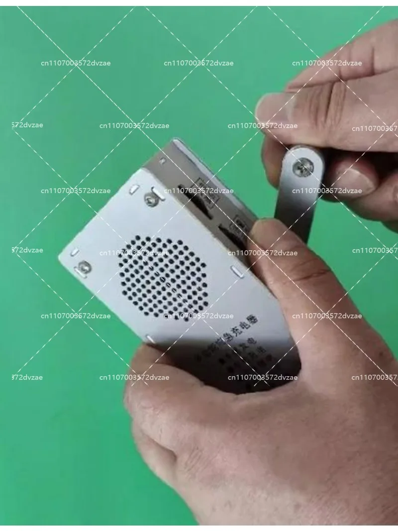 Survival Kit - ไฟฉายวิทยุฉุกเฉินแบบมือหมุนพร้อมเครื่องชาร์จ USB เครื่องกำเนิดไฟฟ้าแบบพกพาสำหรับชุดอุปกรณ์เอาตัวรอดสำหรับการตั้งแคมป์ทนทานอเนกประสงค์