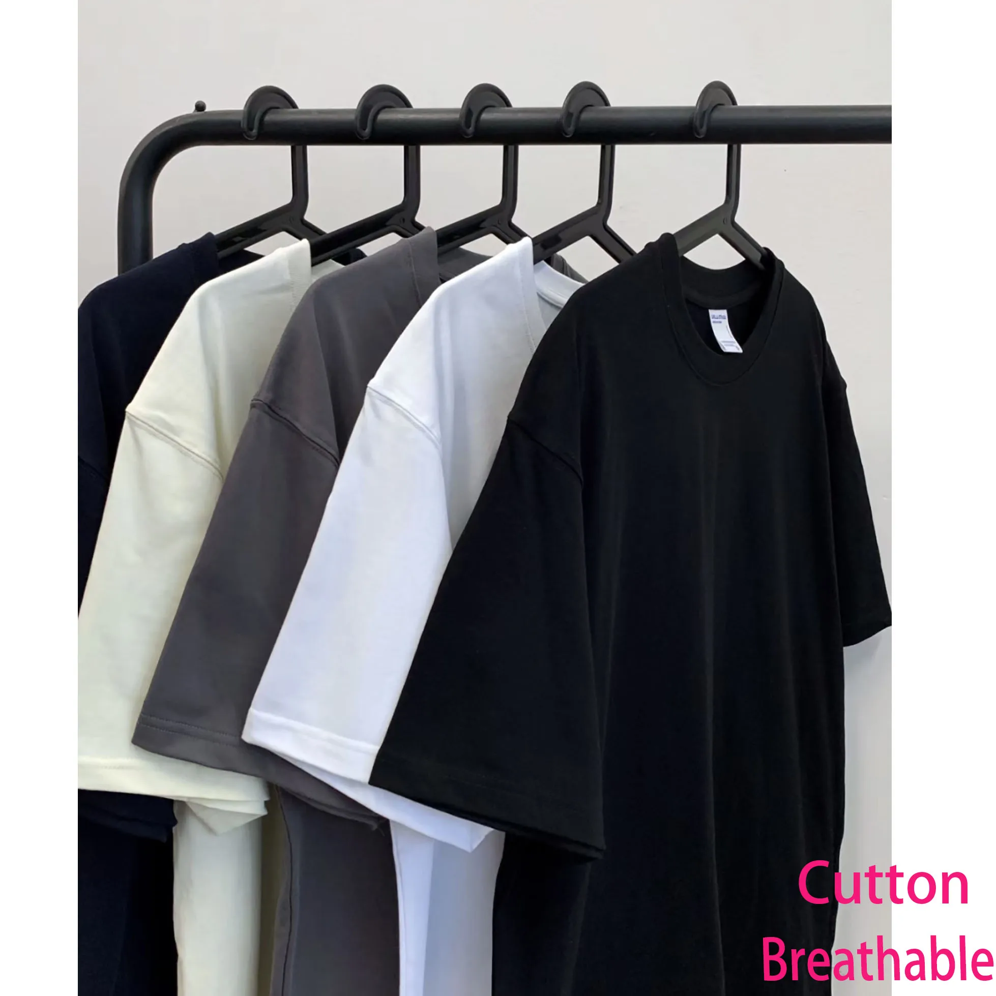 เสื้อยืดสีขาวลาย 